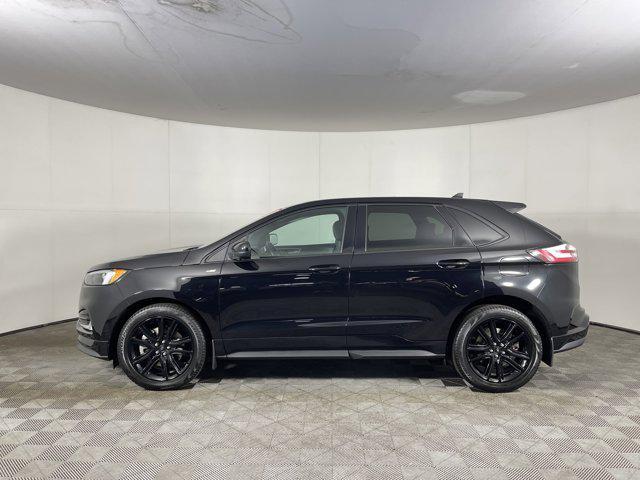 Photo of 2022 Agate Black Metallic Ford Edge