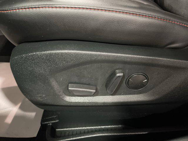 Photo of 2022 Agate Black Metallic Ford Edge