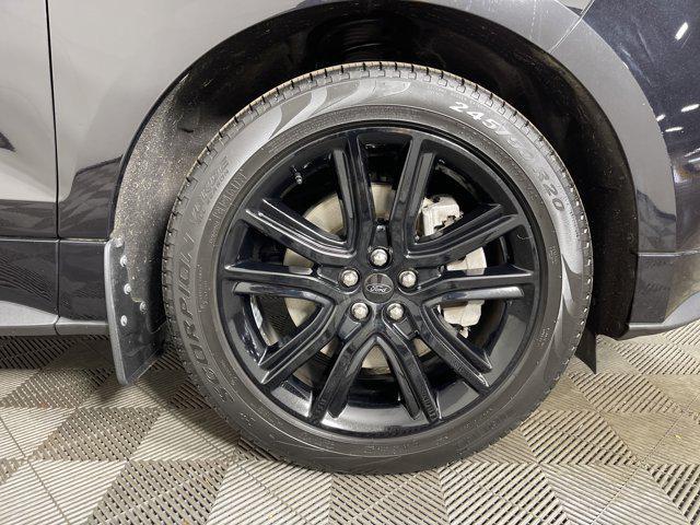 Photo of 2022 Agate Black Metallic Ford Edge