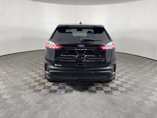 Photo of 2022 Agate Black Metallic Ford Edge
