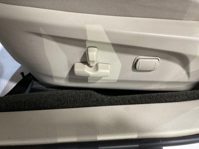 Photo of 2014 Satin White Pearl Subaru Outback