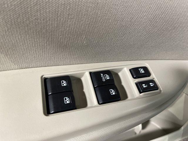 Photo of 2014 Satin White Pearl Subaru Outback