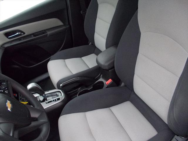 Photo of 2015 Blue Ray Metallic Chevrolet Cruze