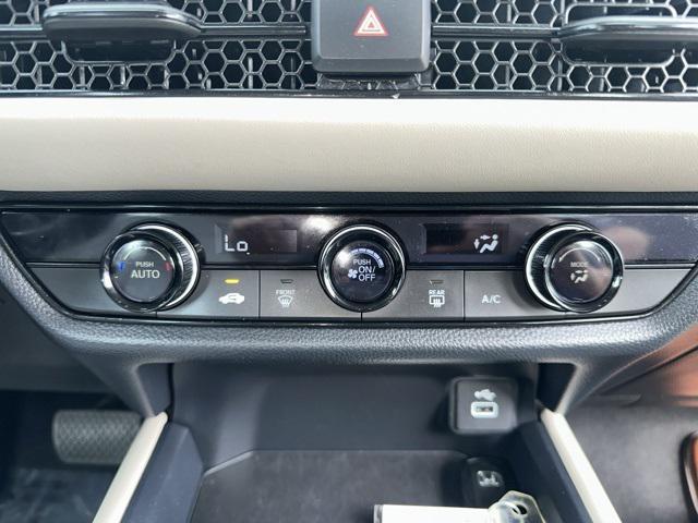 Photo of 2023 Platinum White Pearl Honda HR-V