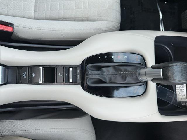 Photo of 2023 Platinum White Pearl Honda HR-V