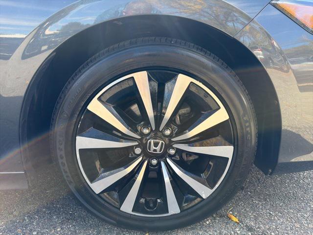Photo of 2022 Gray Honda Civic