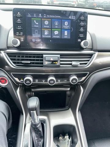 Photo of 2022 Lunar Silver Metallic Honda Accord