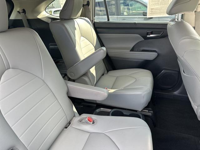Photo of 2020 Magnetic Gray Metallic Toyota Highlander