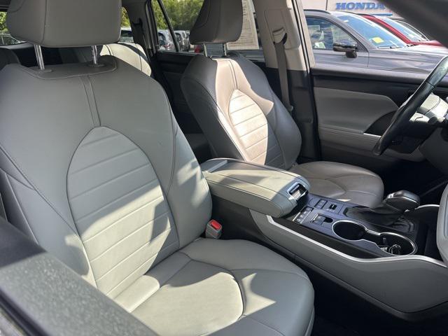 Photo of 2020 Magnetic Gray Metallic Toyota Highlander