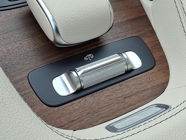 Photo of 2025 Black Mercedes-Benz GLS 450