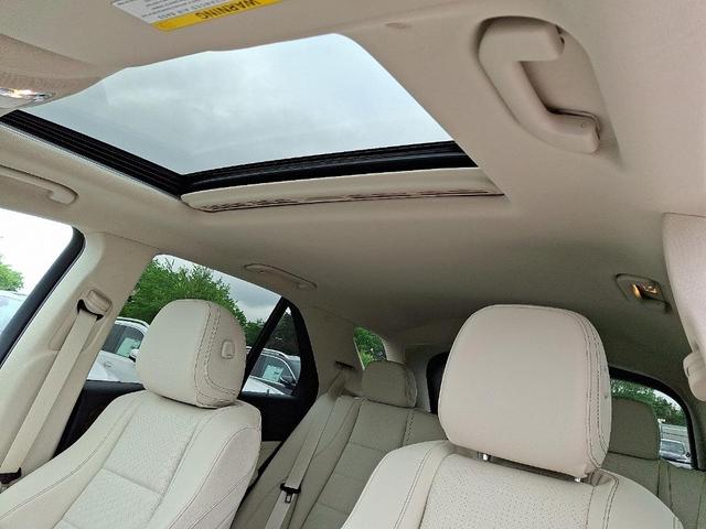 Photo of 2025 Polar White Mercedes-Benz GLE 450e