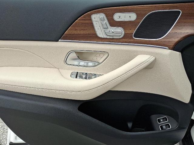 Photo of 2025 Polar White Mercedes-Benz GLE 450e