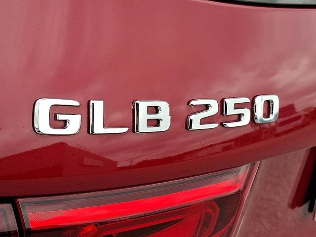 Photo of 2022 Patagonia Red Metallic Mercedes-Benz GLB 250