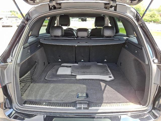 Photo of 2022 Black Mercedes-Benz GLC 300