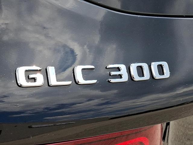 Photo of 2022 Black Mercedes-Benz GLC 300