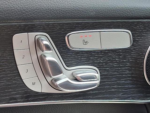 Photo of 2022 Black Mercedes-Benz GLC 300