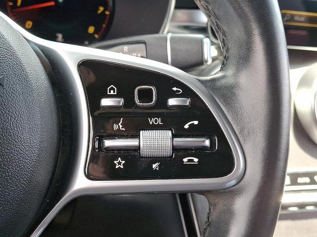 Photo of 2022 Black Mercedes-Benz GLC 300