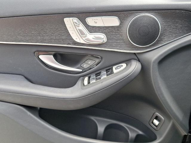 Photo of 2022 Black Mercedes-Benz GLC 300