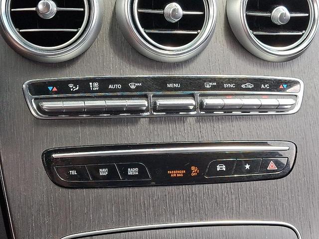 Photo of 2022 Black Mercedes-Benz GLC 300