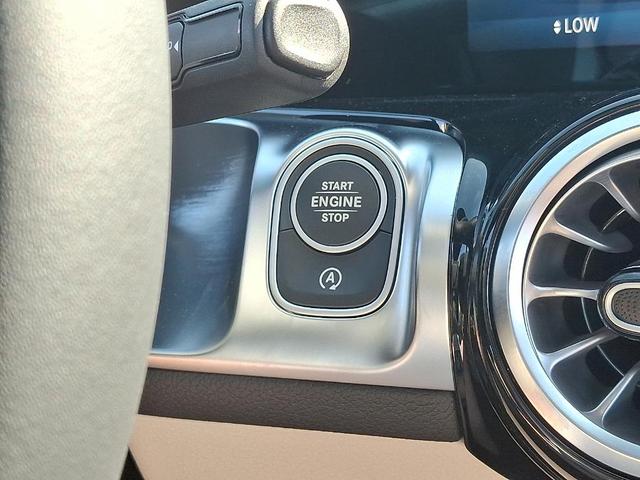 Photo of 2026 Polar White Mercedes-Benz GLB 250