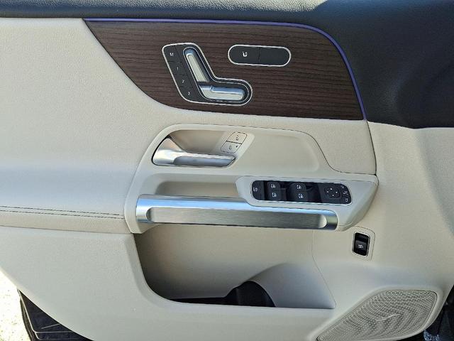 Photo of 2026 Polar White Mercedes-Benz GLB 250