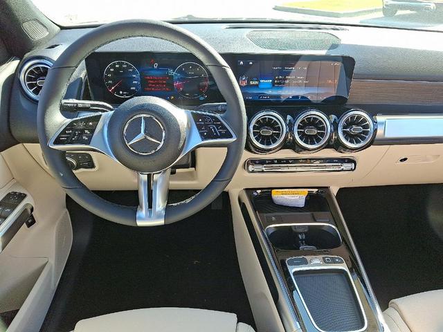 Photo of 2026 Polar White Mercedes-Benz GLB 250