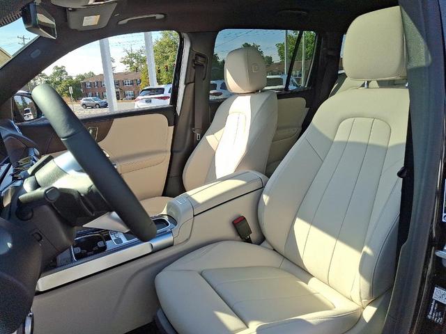 Photo of 2026 Polar White Mercedes-Benz GLB 250