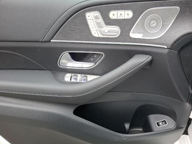 Photo of 2025 MANUFAKTUR Moonlight White Metallic Mercedes-Benz AMG GLE 53