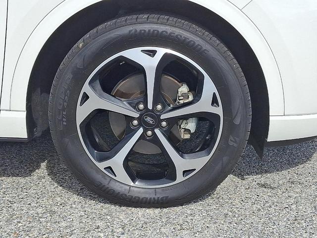 Photo of 2023 Star White Metallic Tri-Coat Ford Escape
