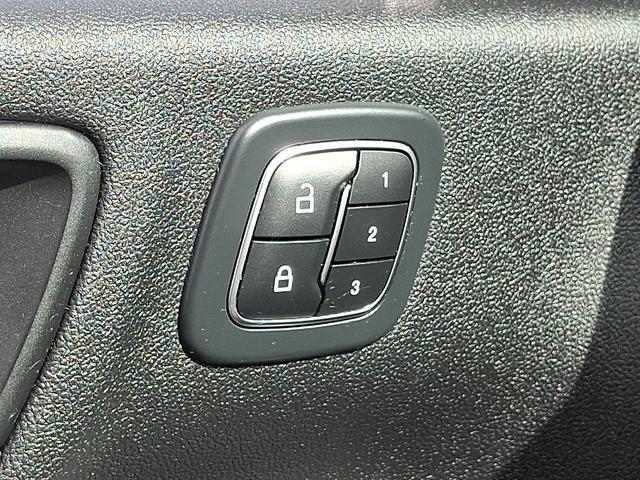 Photo of 2023 Star White Metallic Tri-Coat Ford Escape