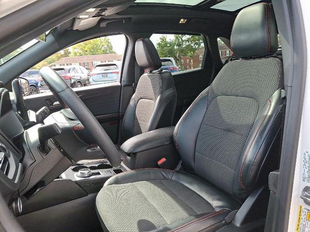 Photo of 2023 Star White Metallic Tri-Coat Ford Escape