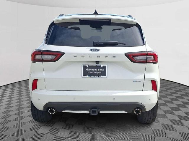 Photo of 2023 Star White Metallic Tri-Coat Ford Escape