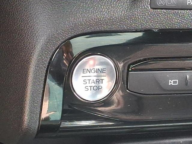 Photo of 2023 Star White Metallic Tri-Coat Ford Escape