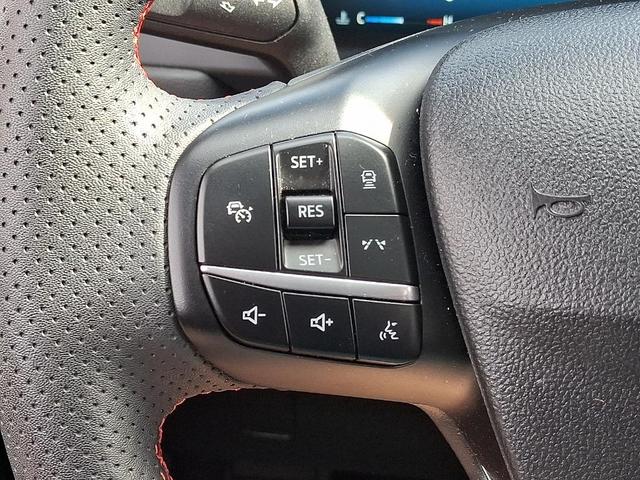 Photo of 2023 Star White Metallic Tri-Coat Ford Escape