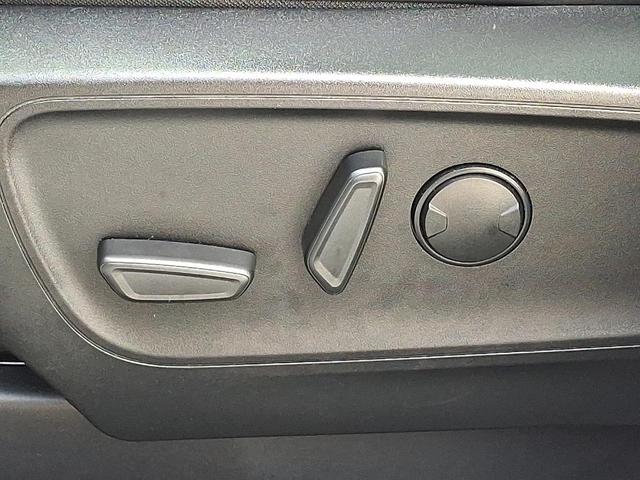 Photo of 2023 Star White Metallic Tri-Coat Ford Escape