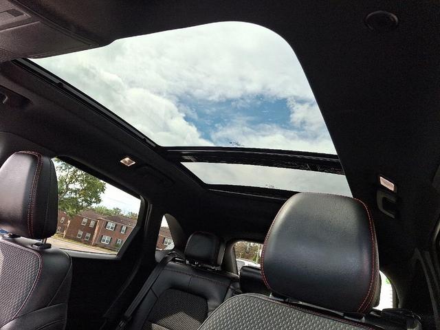 Photo of 2023 Star White Metallic Tri-Coat Ford Escape