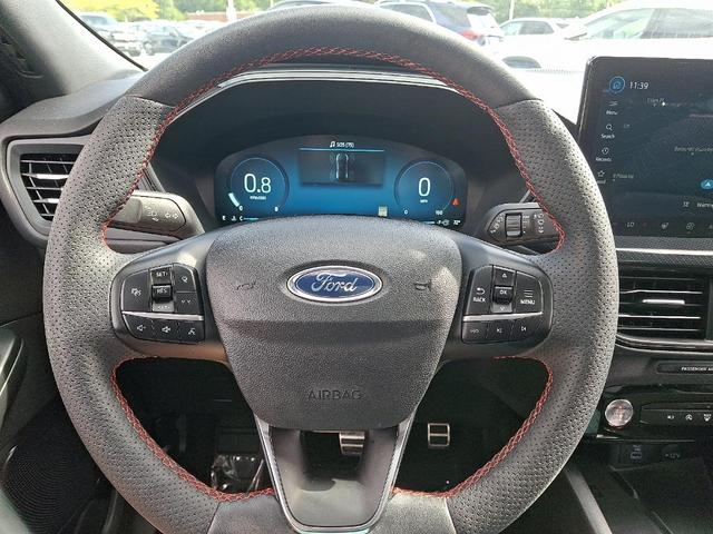 Photo of 2023 Star White Metallic Tri-Coat Ford Escape