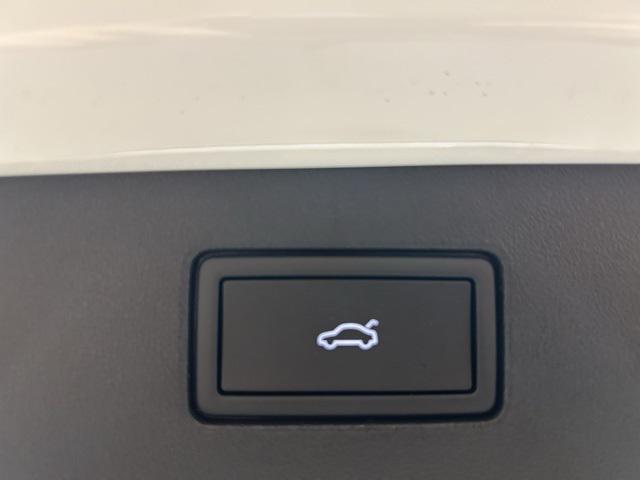 Photo of 2025 Opal White Pearl Volkswagen Tiguan
