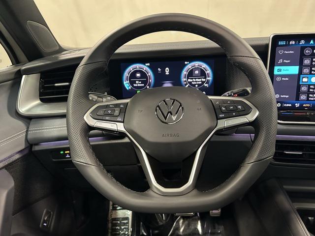 Photo of 2025 Sandstone w/Deep Black Roof Volkswagen Tiguan