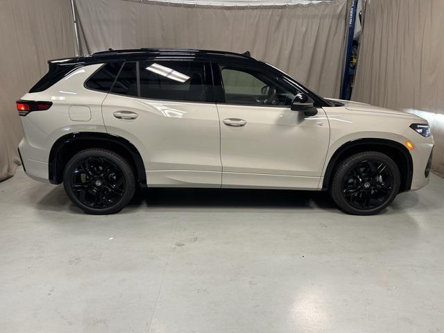 Photo of 2025 Sandstone w/Deep Black Roof Volkswagen Tiguan