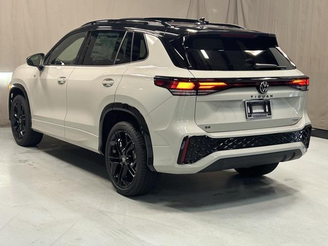 Photo of 2025 Sandstone w/Deep Black Roof Volkswagen Tiguan
