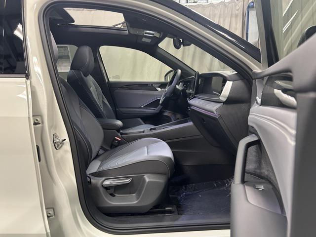 Photo of 2025 Sandstone w/Deep Black Roof Volkswagen Tiguan