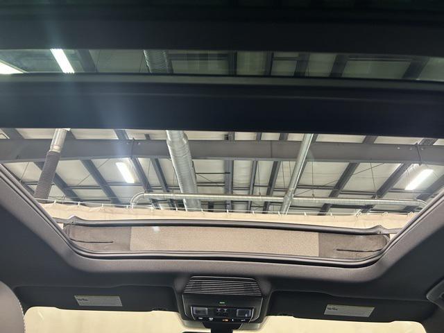 Photo of 2025 Sandstone w/Deep Black Roof Volkswagen Tiguan