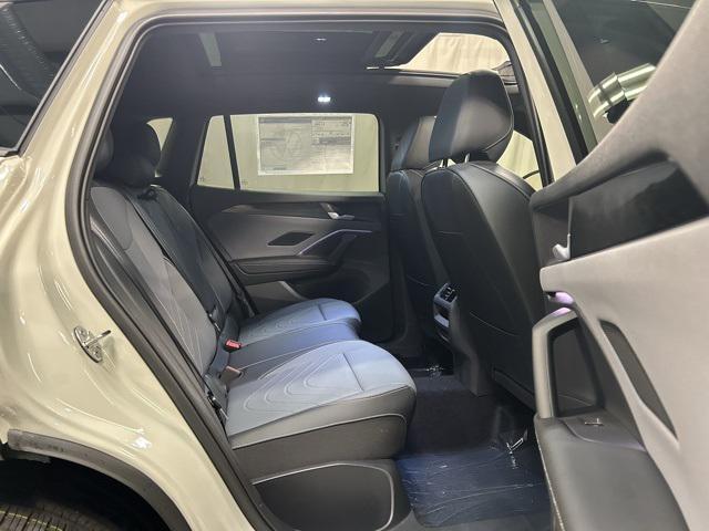 Photo of 2025 Sandstone w/Deep Black Roof Volkswagen Tiguan