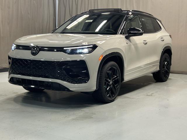 Photo of 2025 Sandstone w/Deep Black Roof Volkswagen Tiguan