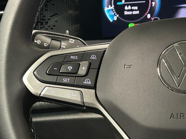 Photo of 2025 Platinum Gray Metallic Volkswagen Tiguan