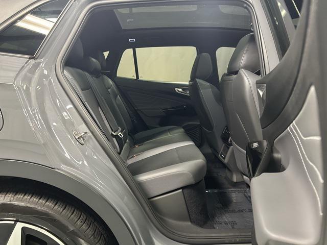 Photo of 2023 Pure Gray Volkswagen ID.4