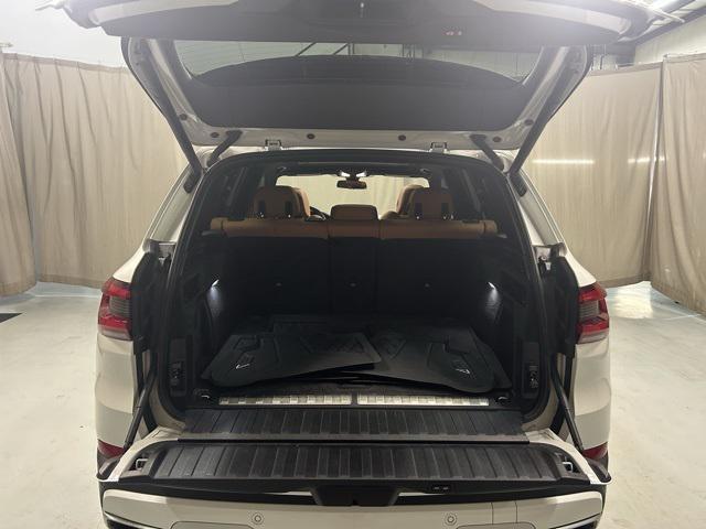 Photo of 2023 Mineral White Metallic BMW X5 PHEV