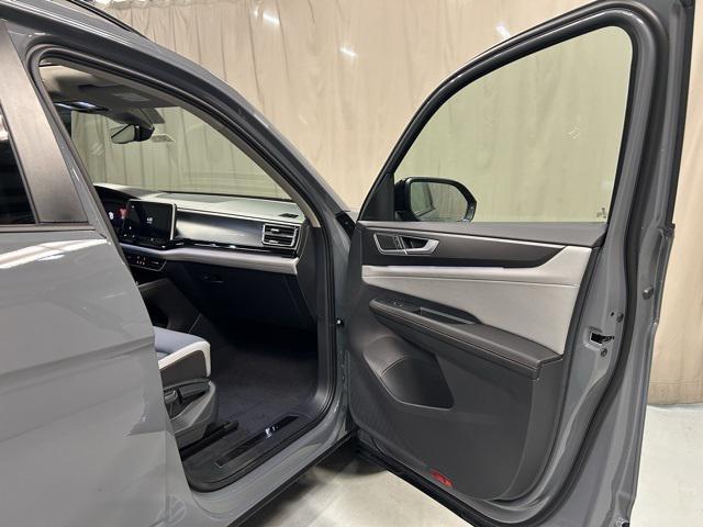 Photo of 2025 Pure Gray Volkswagen Atlas