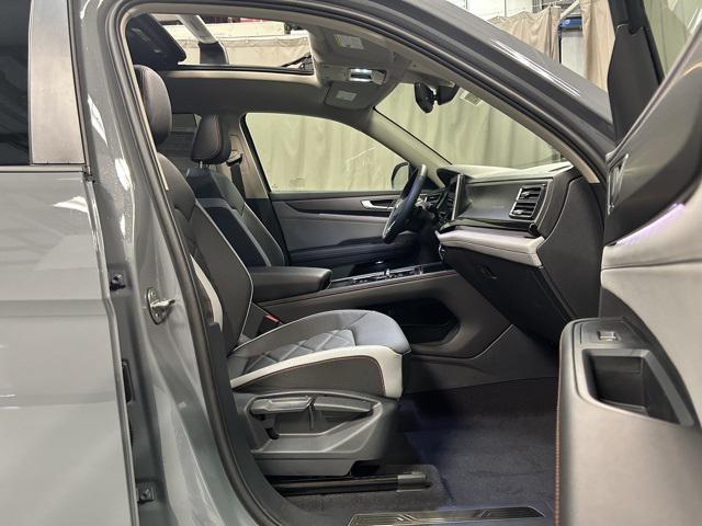Photo of 2025 Pure Gray Volkswagen Atlas